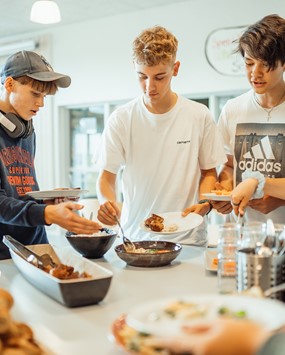 Stemningsbillede fra kantinen på Glamsbjerg